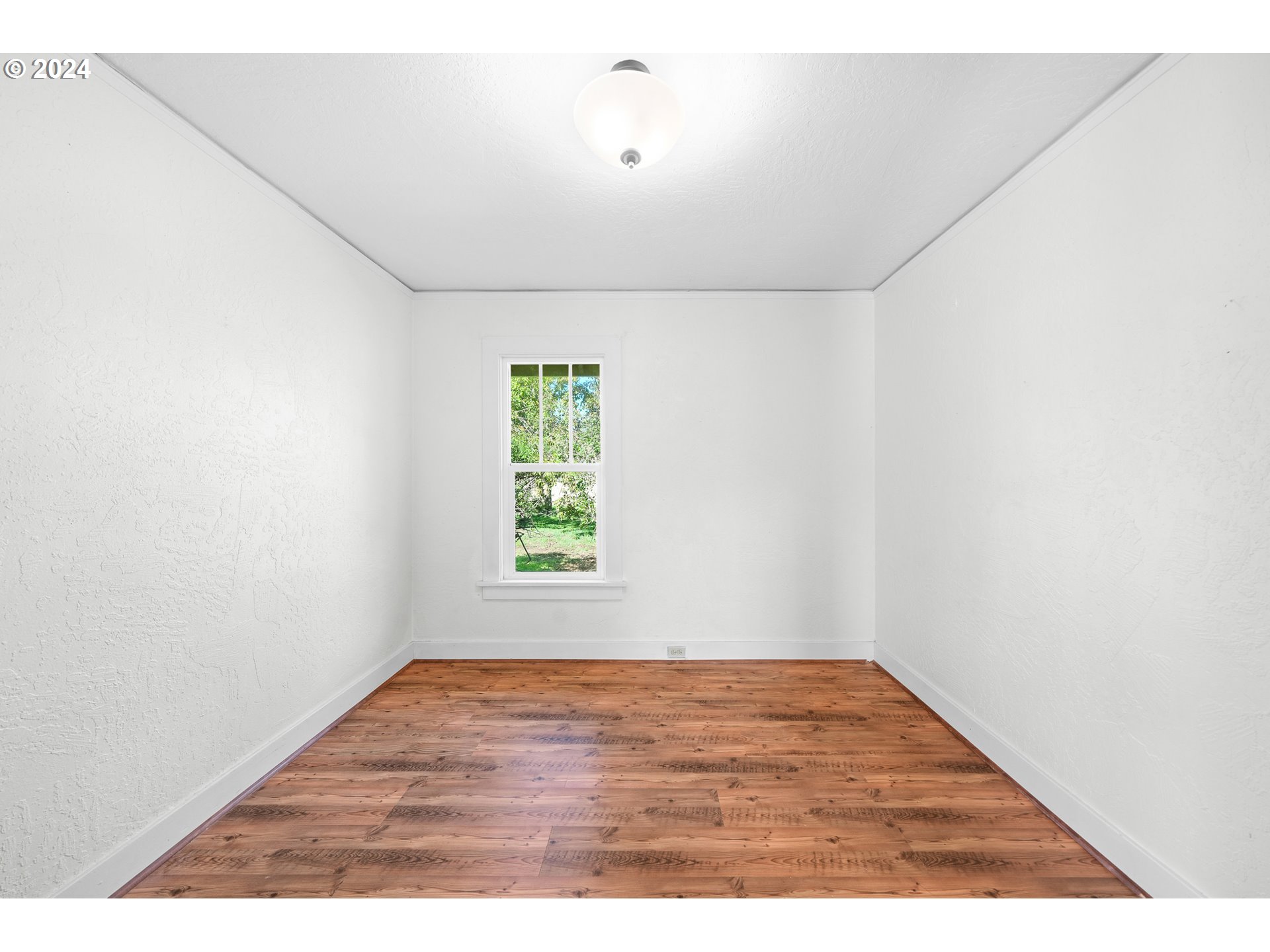 39119 Dexter Road Dexter, OR 97431 - Photo 9 of 25 a view of an empty room with a window