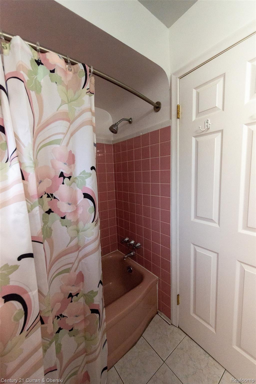 2604 South Rochester Road, Unit 8 Royal Oak, MI 48073 - Photo 14 of 25 Bathroom