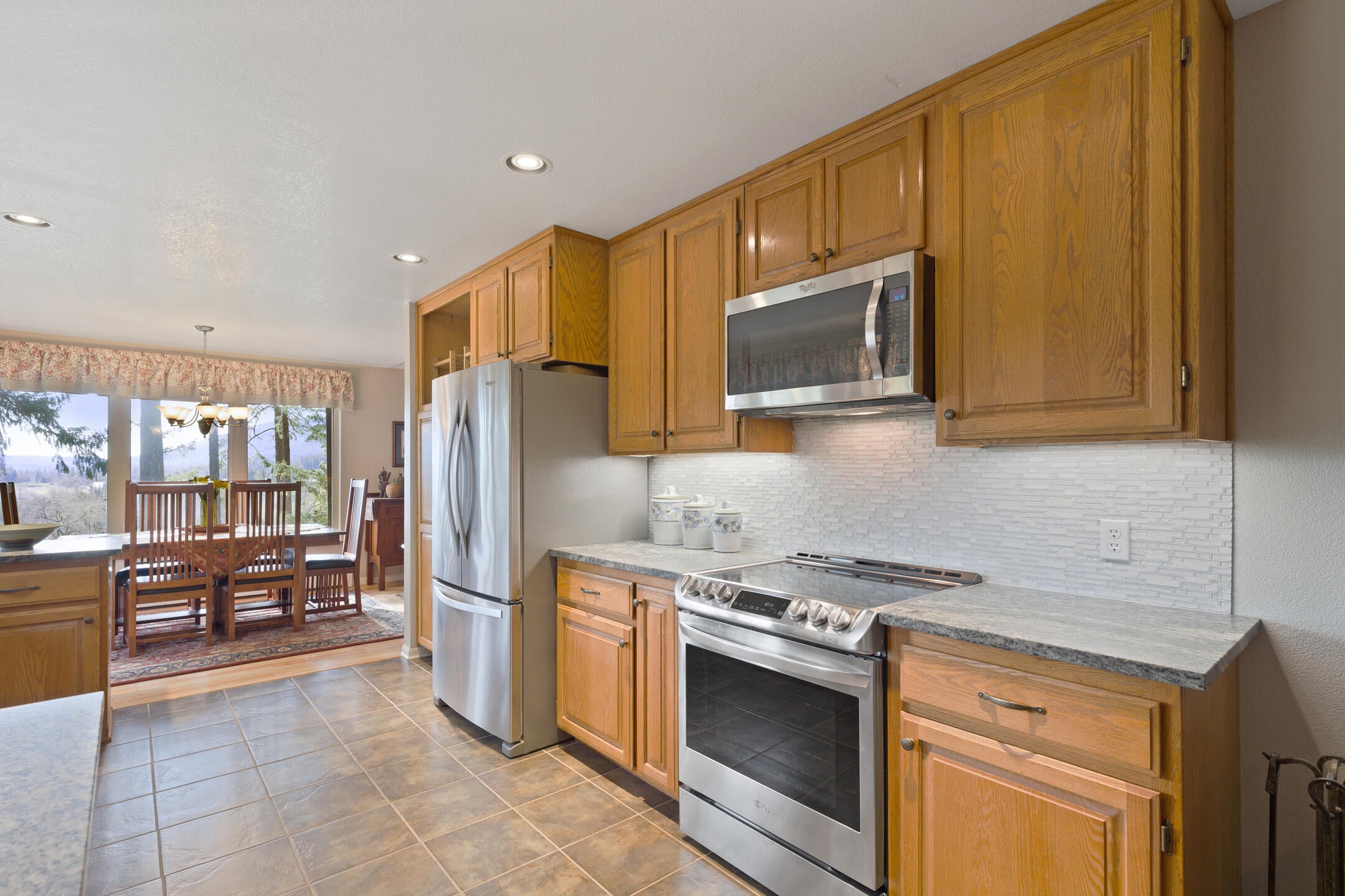 620 Eight Dollar Mountain Road Selma, OR 97538 - Photo 18 of 46 Kitchen appliances included