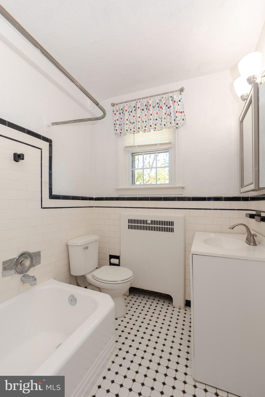 317 Murdock Road Baltimore, MD 21212 - Photo 17 of 39 Full Hall Bathroom