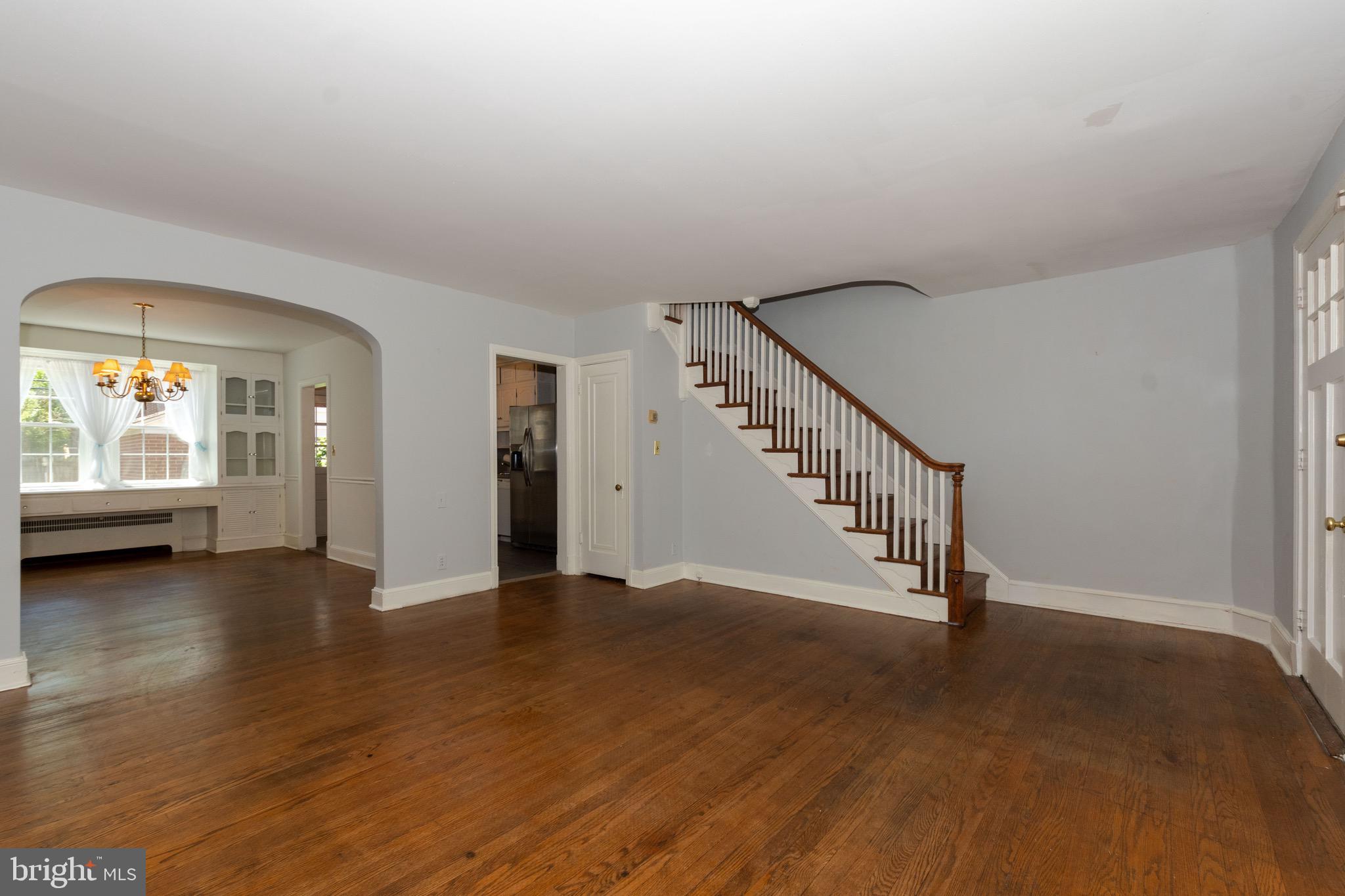 317 Murdock Road Baltimore, MD 21212 - Photo 5 of 39 Living Room
