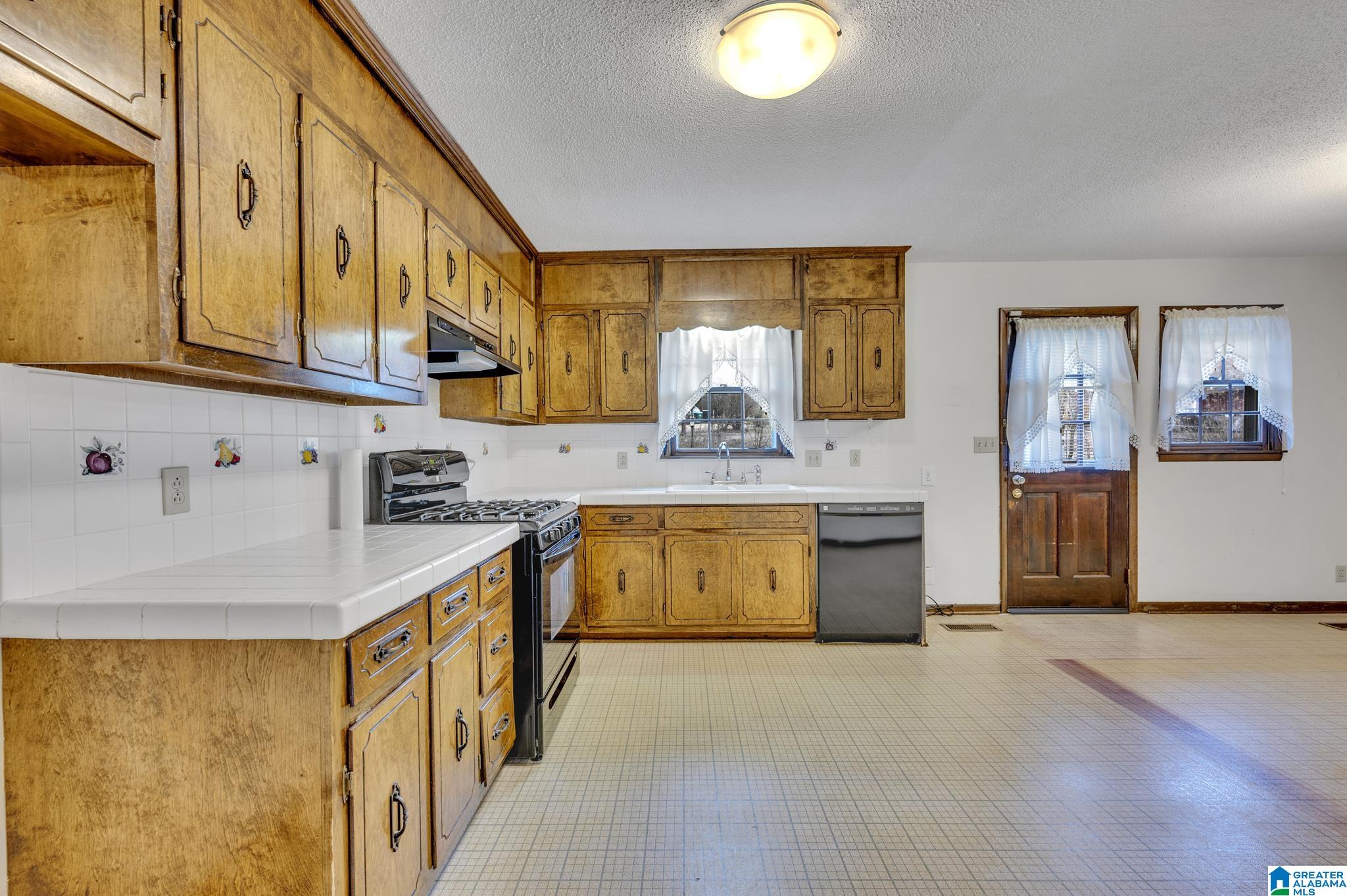 203 Meadow Lane Oneonta, AL 35121 - Photo 6 of 27