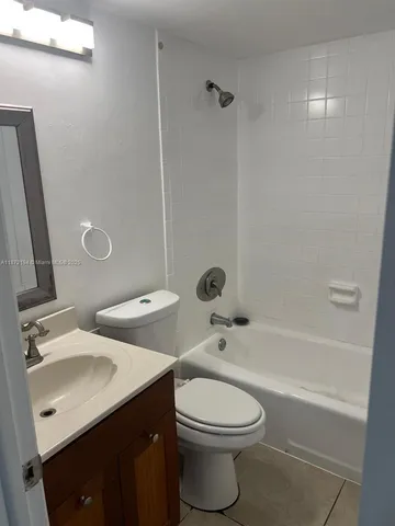 $2,450 | 50 Antilla Avenue, Unit 4, Coral Gables, FL 33134