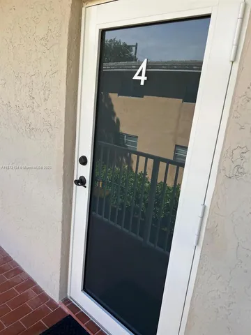 $2,450 | 50 Antilla Avenue, Unit 4, Coral Gables, FL 33134