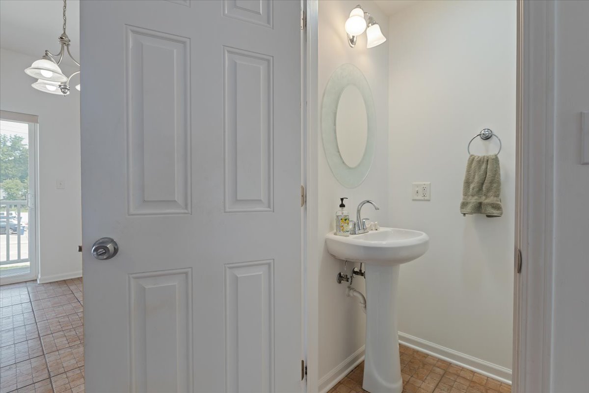183 East River Road, Unit D3 Des Plaines, IL 60016 - Photo 11 of 29 Gallery Image 11