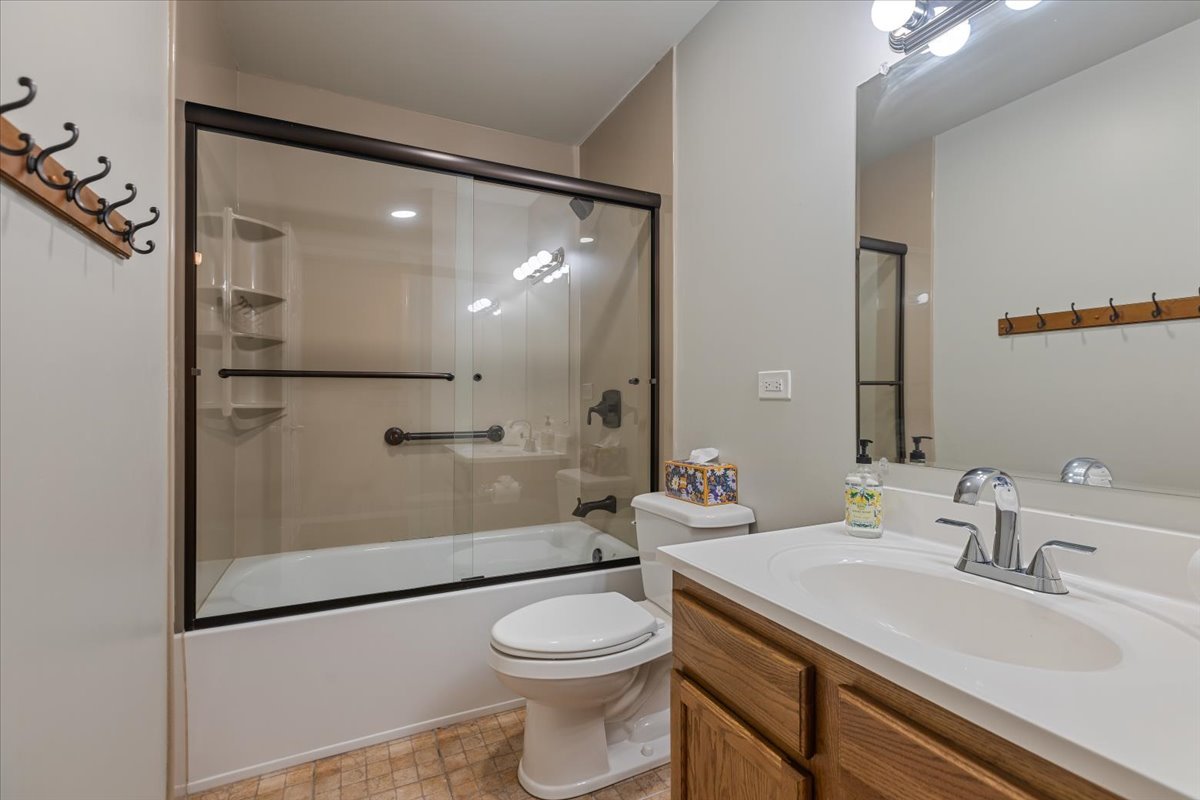 183 East River Road, Unit D3 Des Plaines, IL 60016 - Photo 19 of 29 Gallery Image 19