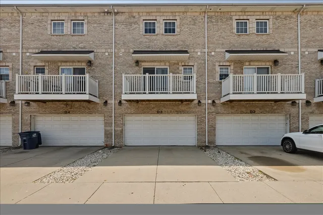 $398,000 | 183 East River Road, Unit D3, Des Plaines, IL 60016
