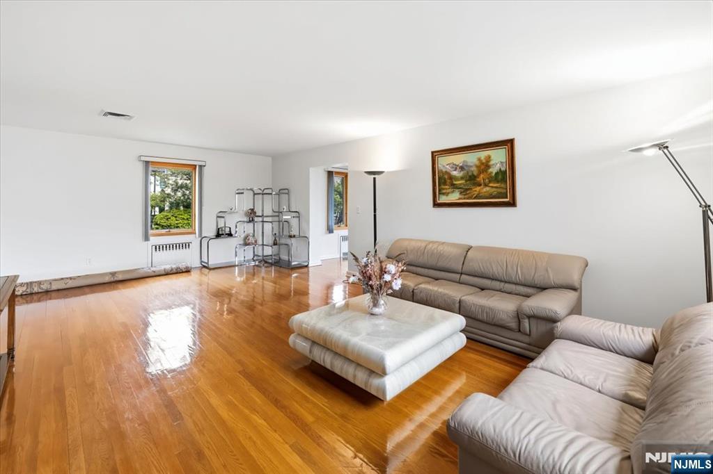 535 Summit Street Englewood Cliffs, NJ 07632 - Photo 2 of 34