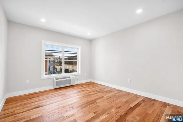 $2,800 | 66 Mt Prospect Avenue, Unit 2, Clifton, NJ 07013