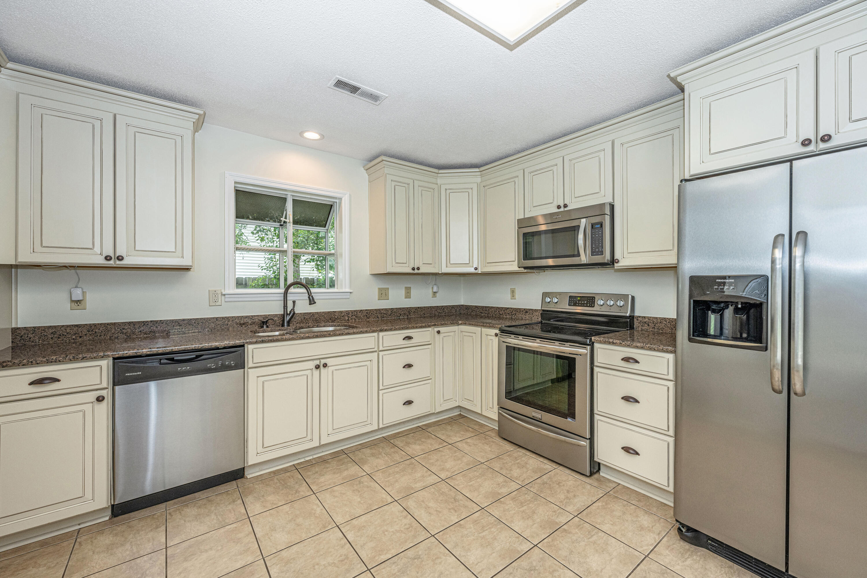 29 Fieldfare Way Charleston, SC 29414 - Photo 11 of 28 Updated Kitchen