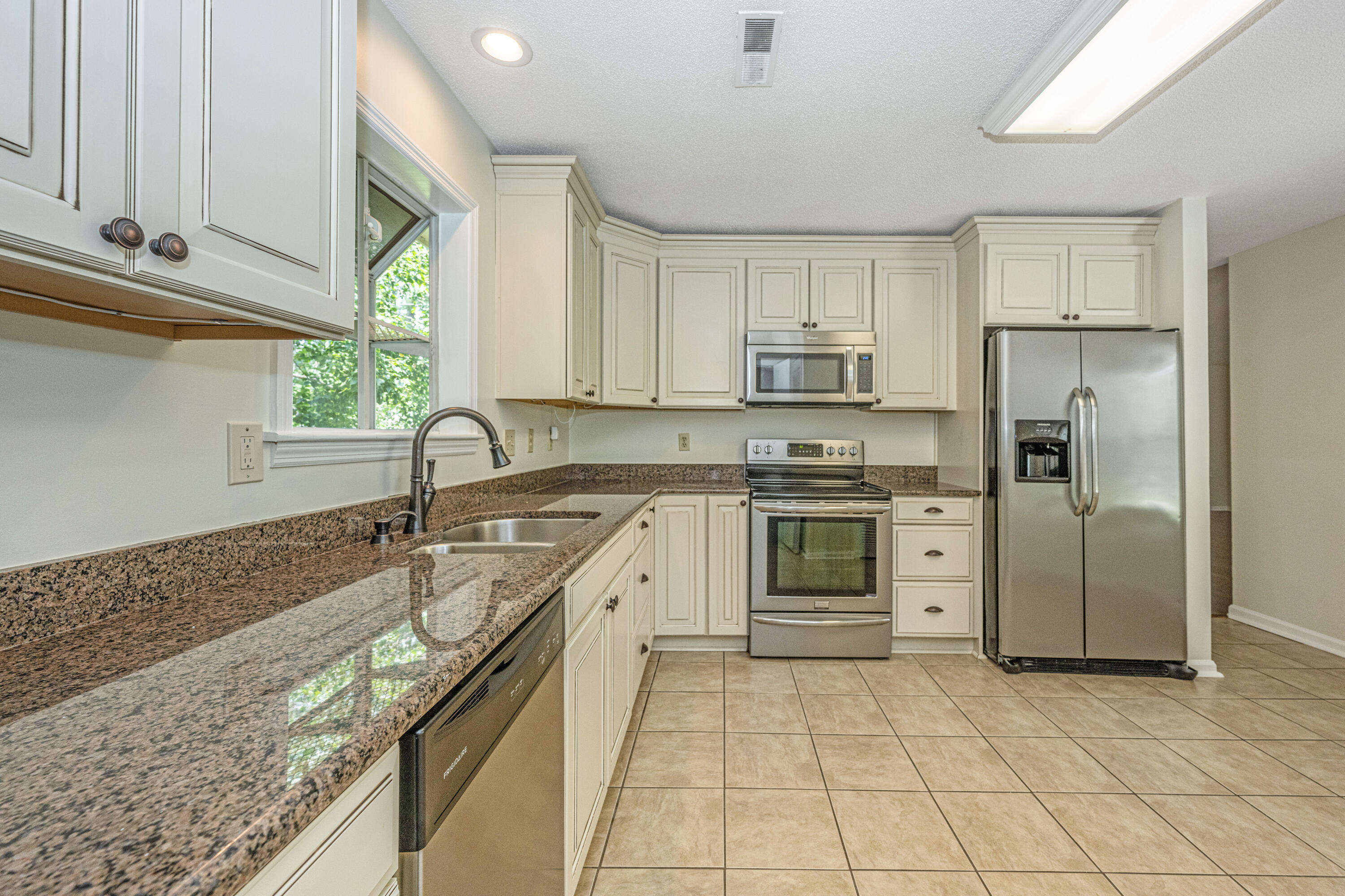 29 Fieldfare Way Charleston, SC 29414 - Photo 13 of 28 Tons of storage