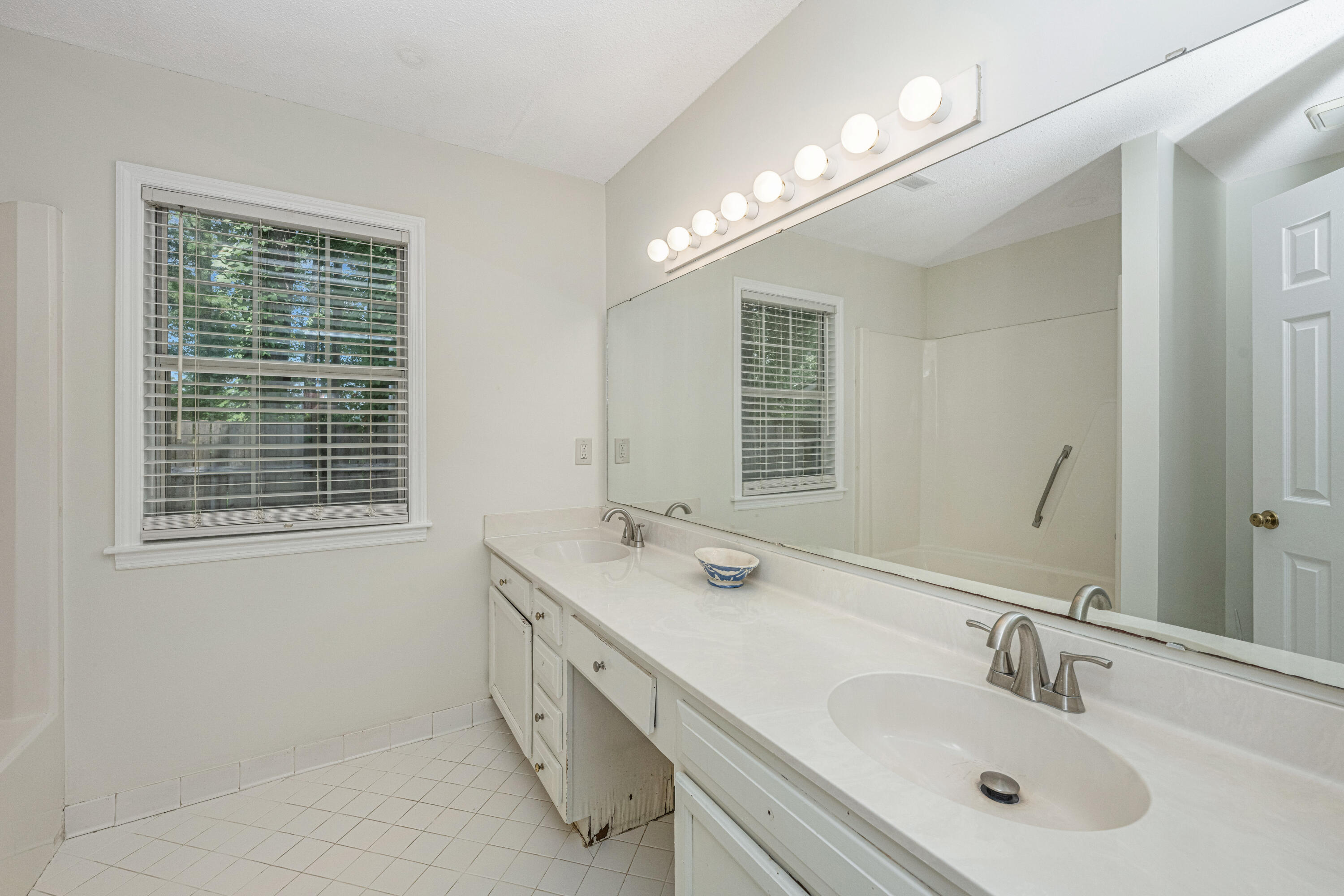 29 Fieldfare Way Charleston, SC 29414 - Photo 18 of 28 Primary Bathroom