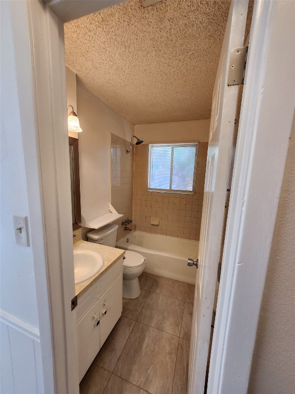 2404 Audubon Place, Unit B Austin, TX 78741 - Photo 20 of 23 a bathroom with a double vanity sink toilet mirror and bathtub