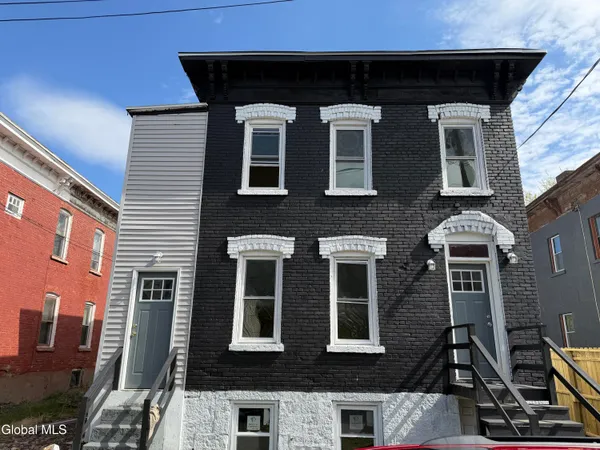 $1,300 | 30 Kline Street, Unit UP, Amsterdam, NY 12010