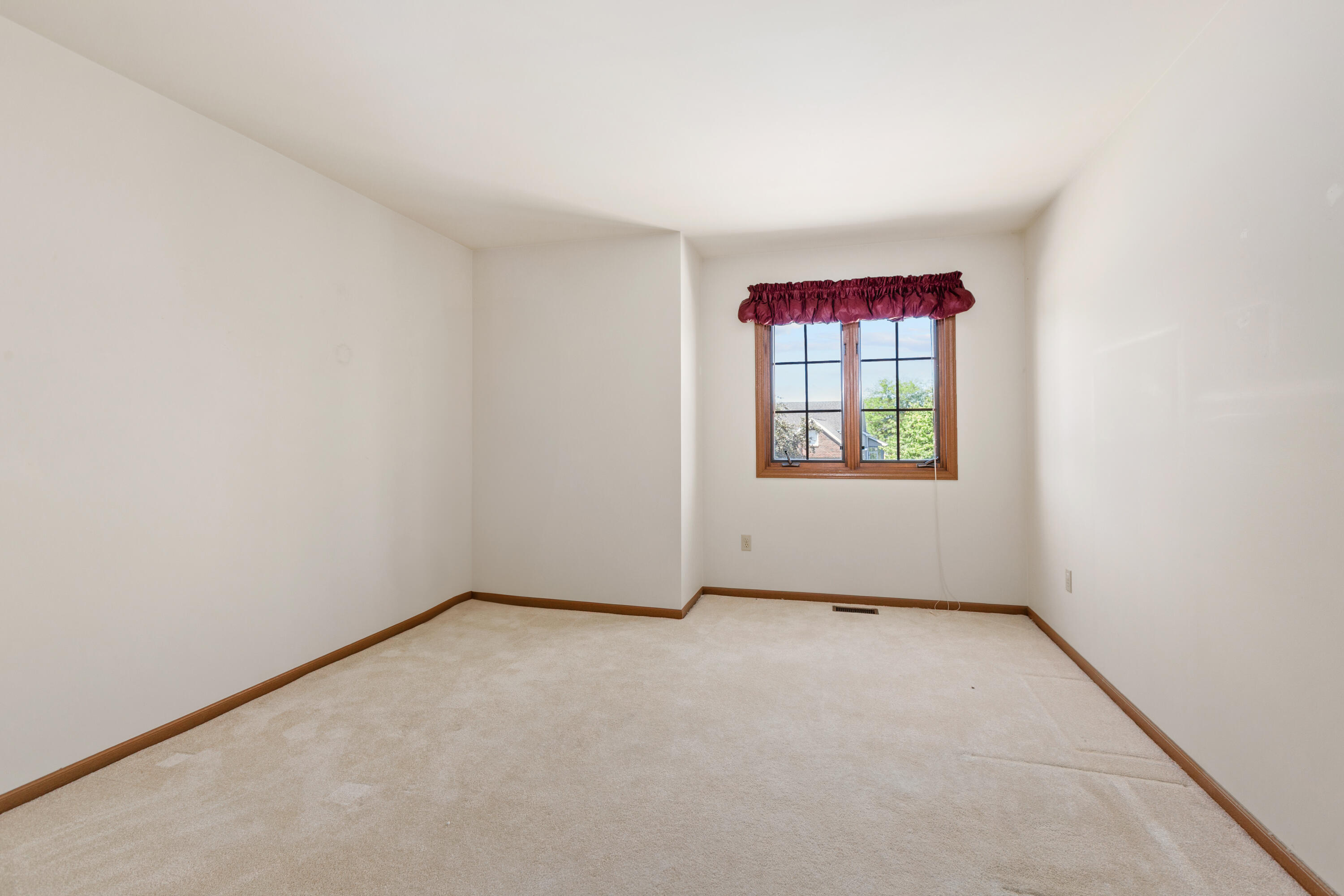633 West 94th Court Crown Point, IN 46307 - Photo 16 of 19 3000x2000