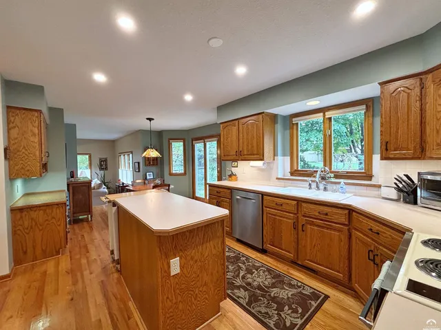 $489,900 | 2109 Riviera Drive, Lawrence, KS 66047