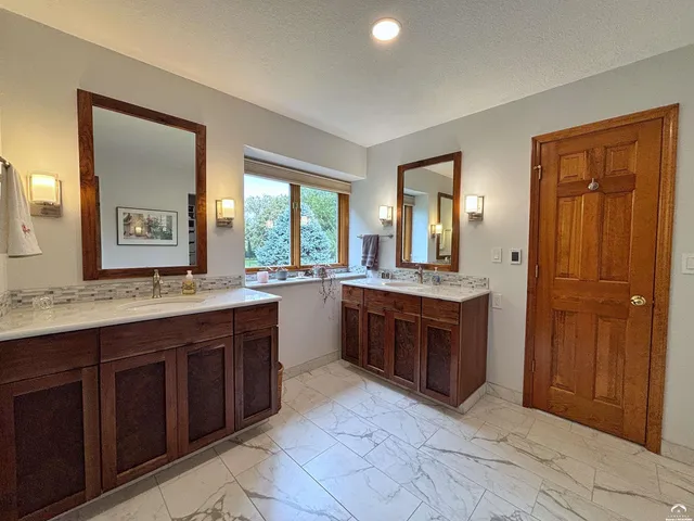 $489,900 | 2109 Riviera Drive, Lawrence, KS 66047