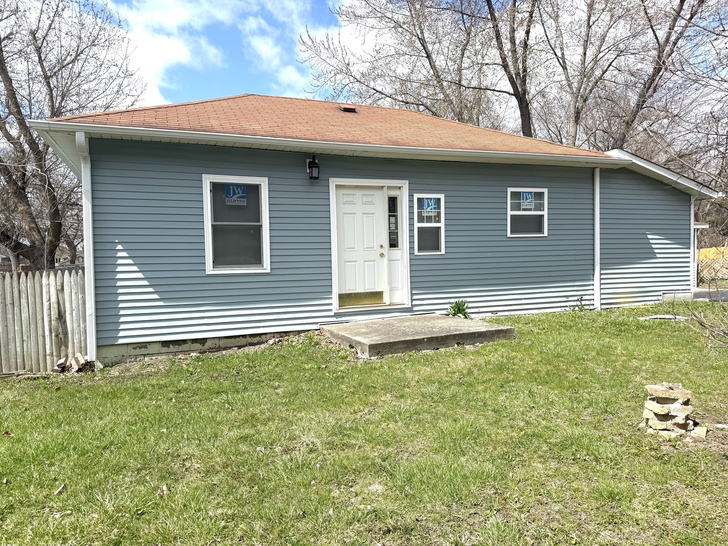 38828 Deep Lake Road Lake Villa, IL 60046 - Photo 1 of 18 a backyard of a house