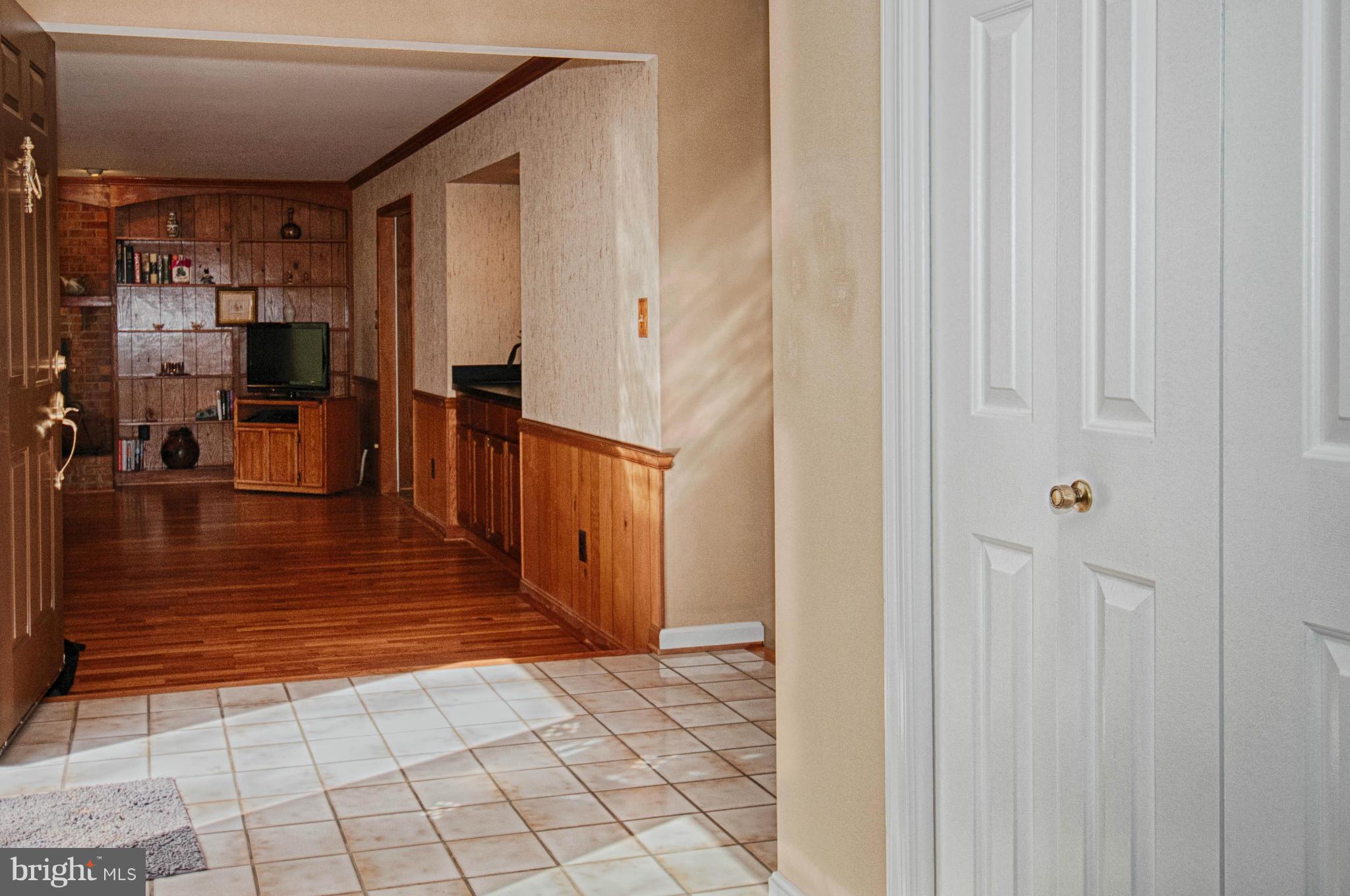 11662 Havenner Road Fairfax Station, VA 22039 - Photo 6 of 30 a view of an entryway