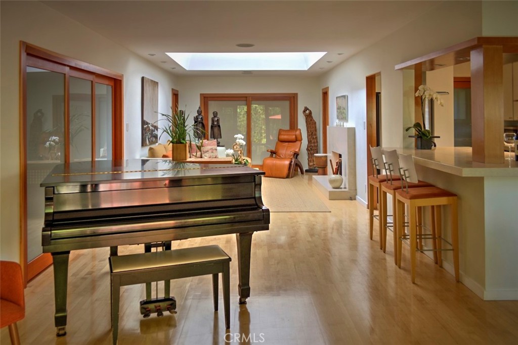 1025 Indiana Avenue Venice, CA 90291 - Photo 2 of 42