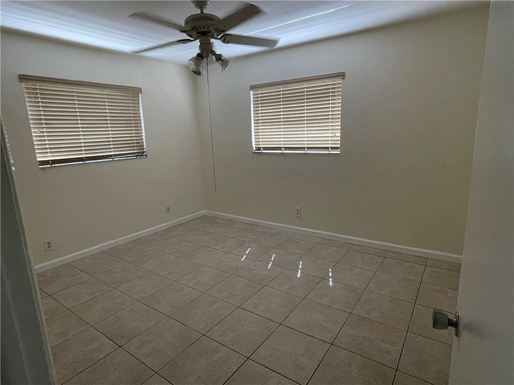1012 Southeast 15th Street, Unit 5 Fort Lauderdale, FL 33316 - Photo 5 of 9 en empty room with windows