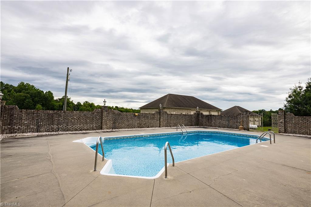 13177 Philpott Road Alton, VA 24520 - Photo 7 of 47