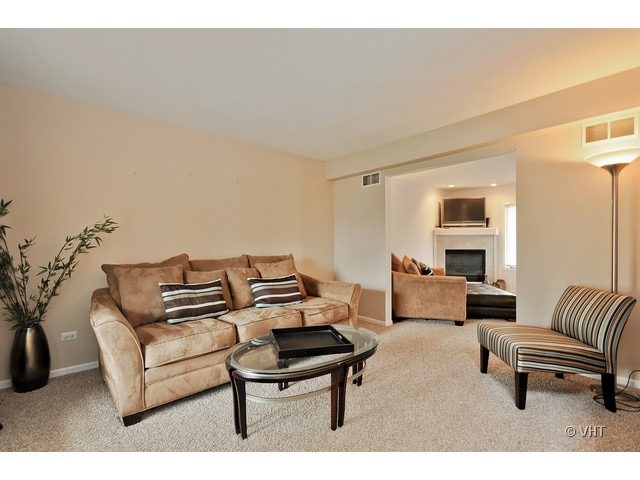 609 Homeland Road Matteson, IL 60443 - Photo 4 of 18 a living room with furniture and a couch