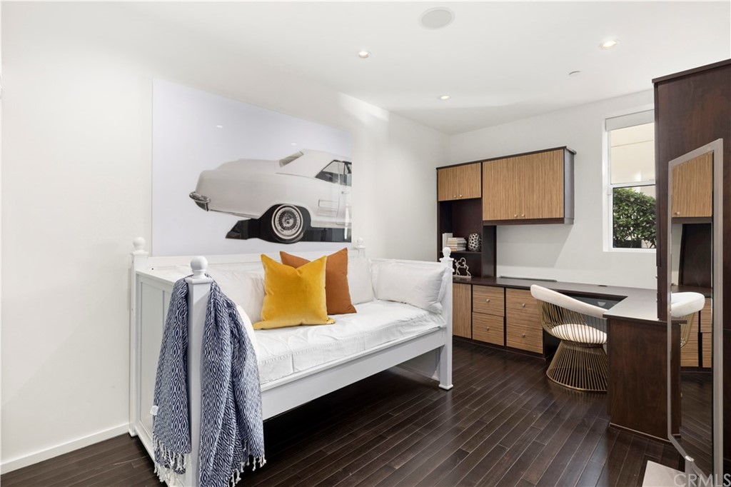 970 Baja Street Laguna Beach, CA 92651 - Photo 18 of 27 a living room with furniture and wooden floor