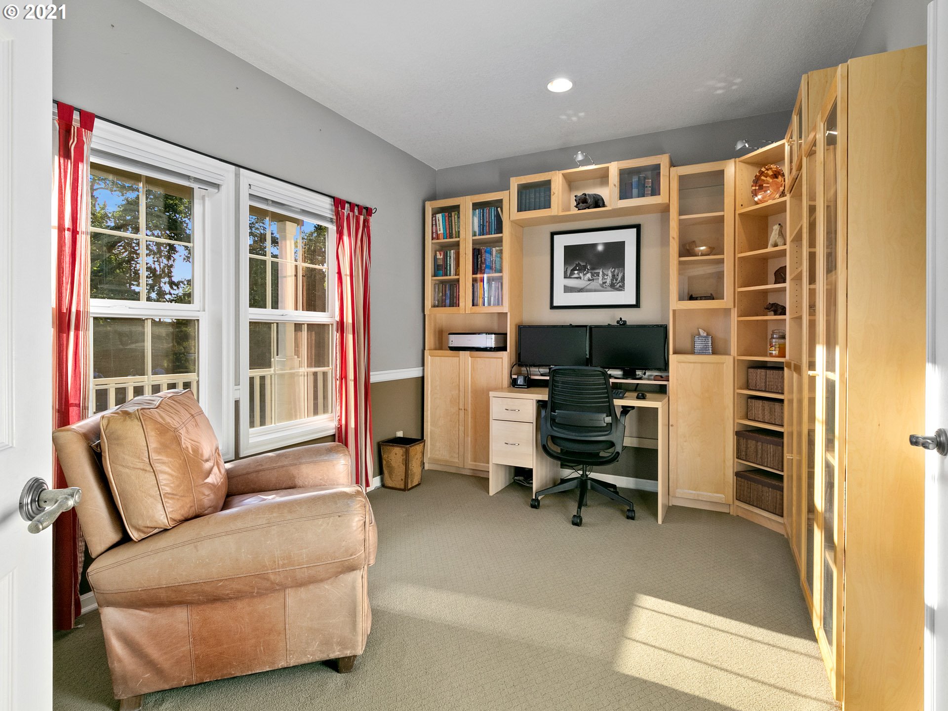 19890 Southwest Gassner Road Beaverton, OR 97007 - Photo 13 of 32 Den/Office