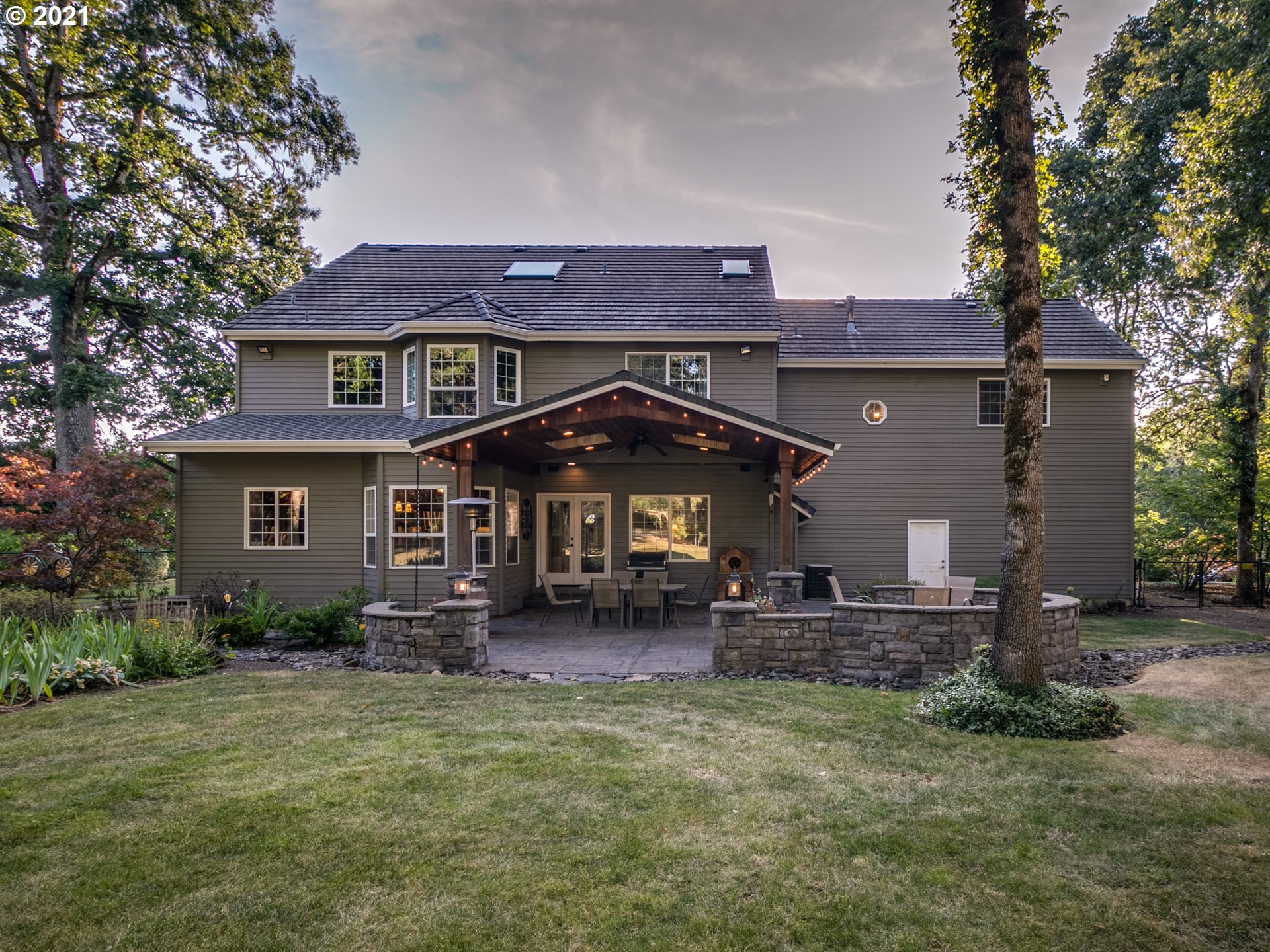 19890 Southwest Gassner Road Beaverton, OR 97007 - Photo 27 of 32 Covered Patio