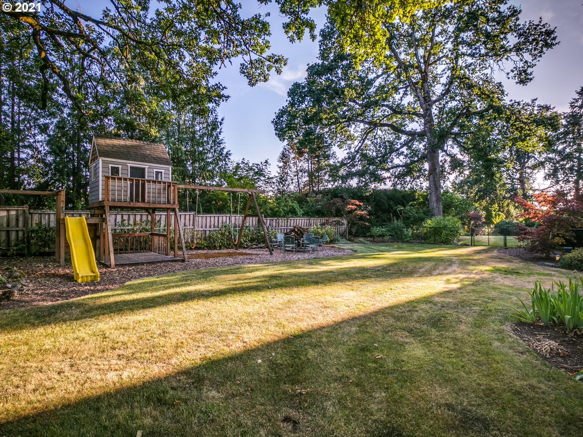 19890 Southwest Gassner Road Beaverton, OR 97007 - Photo 30 of 32 Yard