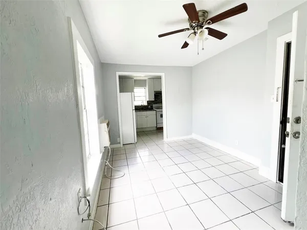 $800 | 103 Cosmos Street, Unit 4, Houston, TX 77009