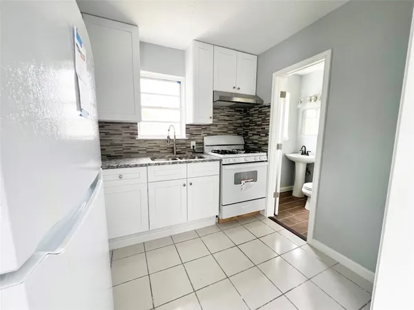 $800 | 103 Cosmos Street, Unit 4, Houston, TX 77009