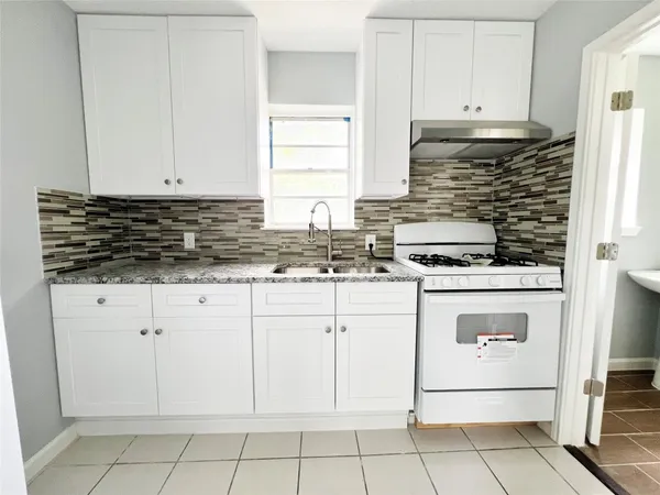 $800 | 103 Cosmos Street, Unit 4, Houston, TX 77009