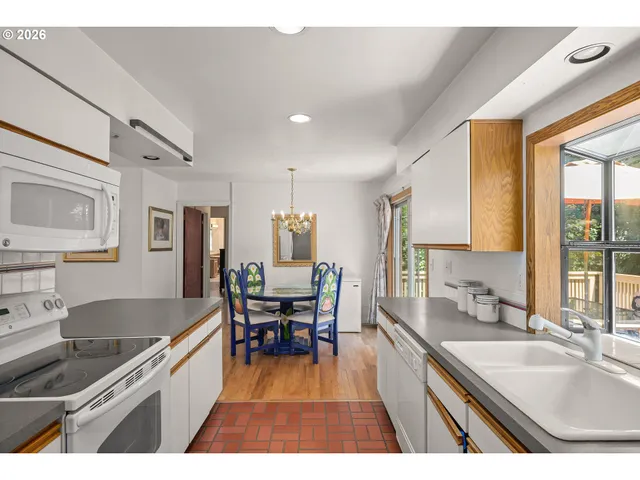 $735,000 | 8000 Southwest Wareham Circle, Portland, OR 97223