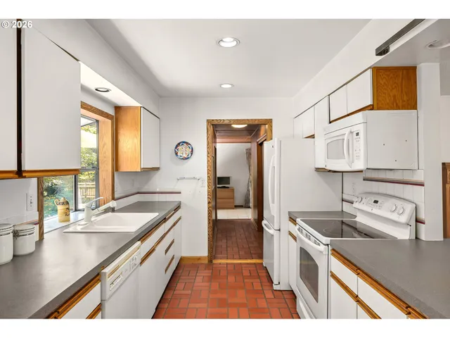 $735,000 | 8000 Southwest Wareham Circle, Portland, OR 97223