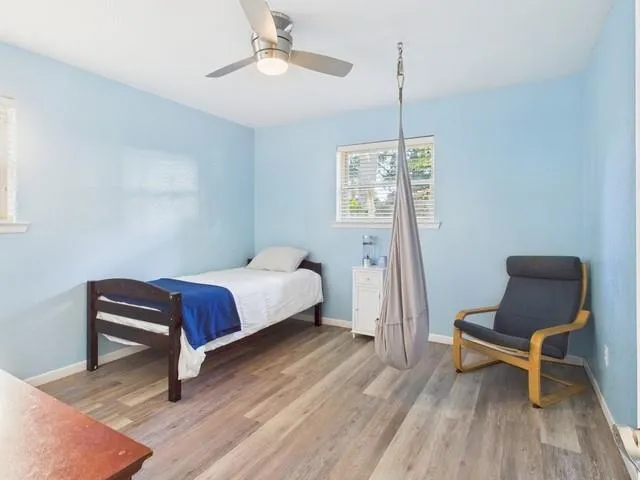 a picture of a bench