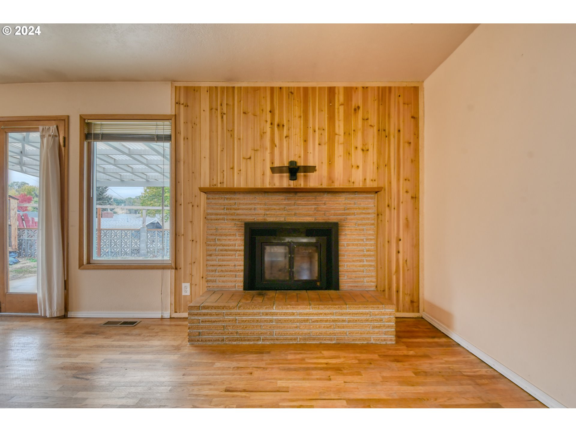 3222 Southwest Hailey Place Pendleton, OR 97801 - Photo 13 of 48 a view of an empty room with wooden floor and a window