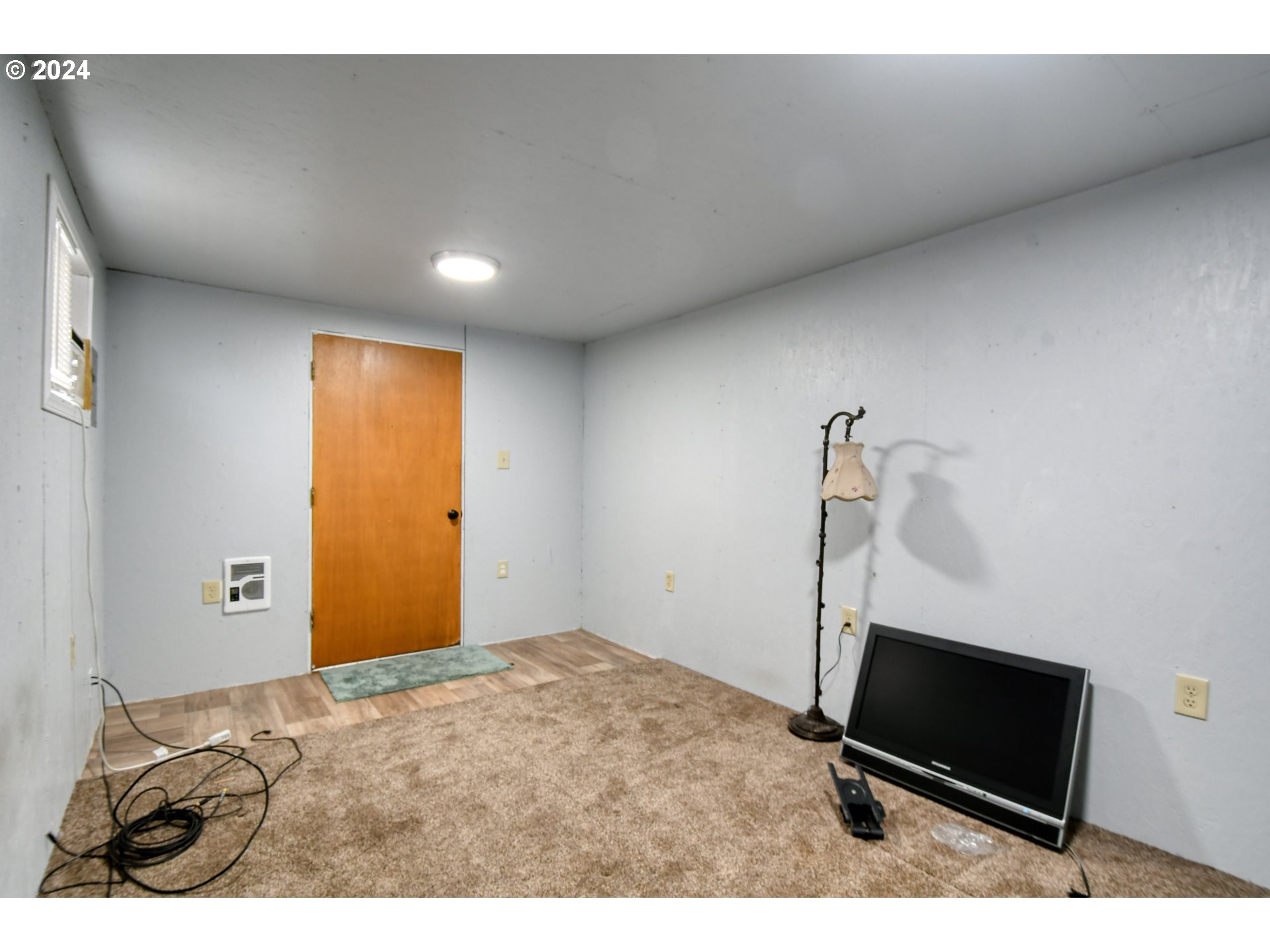 3222 Southwest Hailey Place Pendleton, OR 97801 - Photo 42 of 48 a view of room with air conditioner and bed