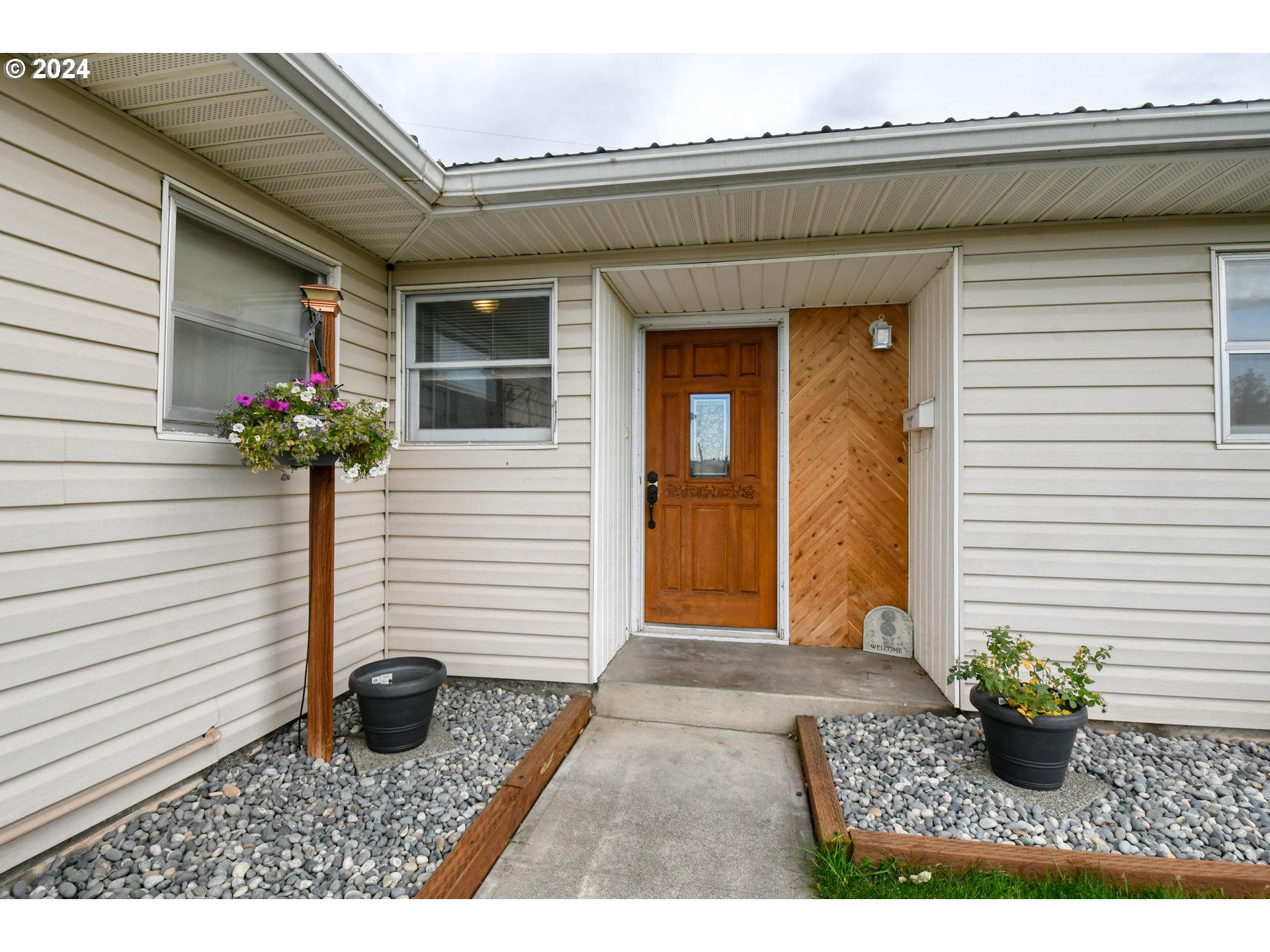 3222 Southwest Hailey Place Pendleton, OR 97801 - Photo 6 of 48 a house view with a outdoor space