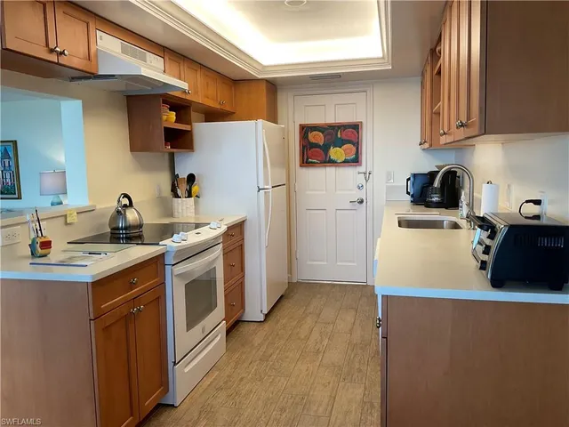 $7,200 | 2600 Gulf Shore Boulevard North, Unit 64, Naples, FL 34103