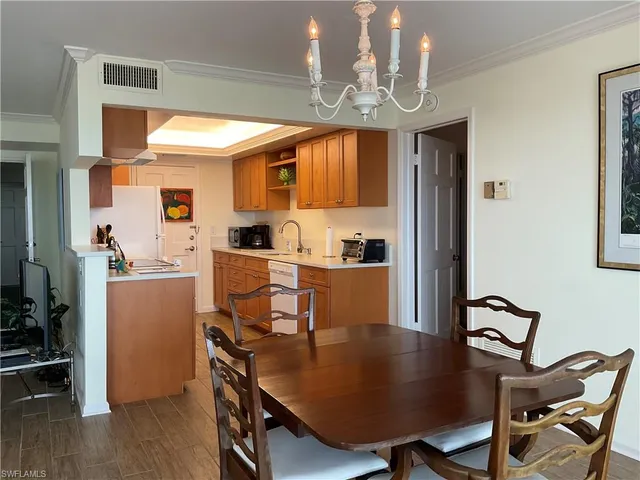 $7,200 | 2600 Gulf Shore Boulevard North, Unit 64, Naples, FL 34103