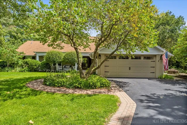 $1,099,900 | 301 Country Club Place, Geneva, IL 60134