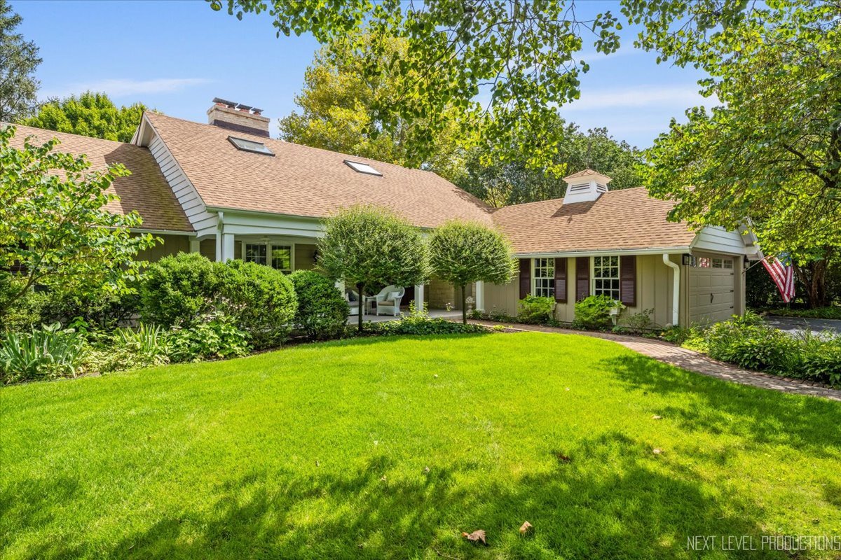 301 Country Club Place Geneva, IL 60134 - Photo 2 of 39 a front view of a house with a yard