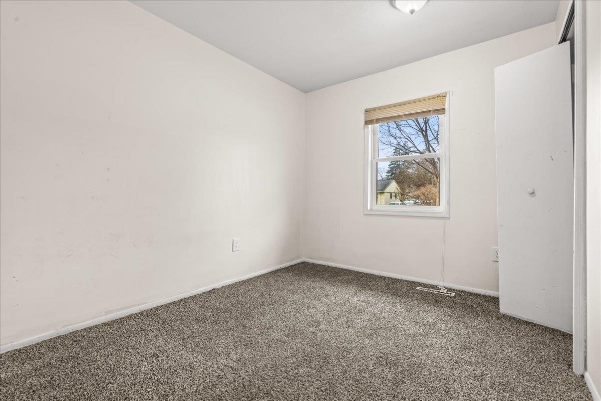 3213 Shetland Road Lansing, MI 48911 - Photo 13 of 24 1919543-bfed88db-755f-4ac0-b728-d0cbf5025391.JPG