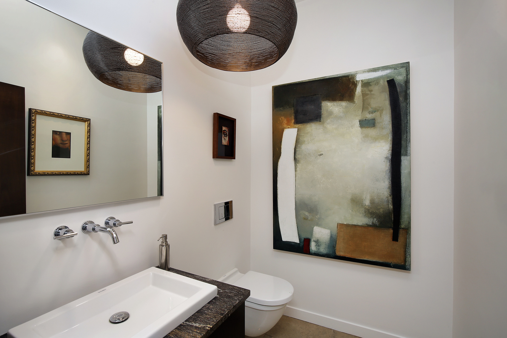 643 Sheridan Road Evanston, IL 60202 - Photo 14 of 29 a bathroom with a toilet and a tub