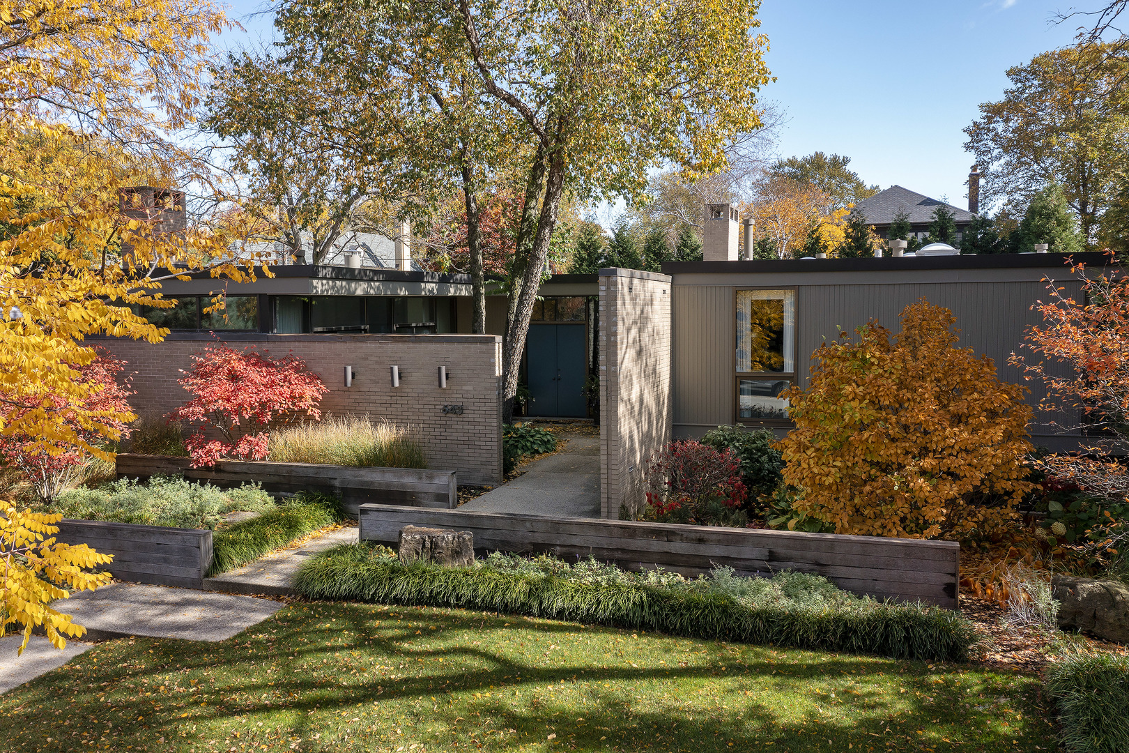 643 Sheridan Road Evanston, IL 60202 - Photo 2 of 29 a view of outdoor space and yard