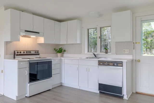 $699,000 | 4 Seawall Point Lane, Southwest Harbor, ME 04679