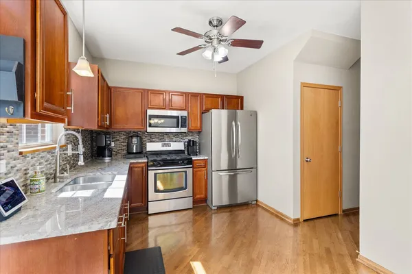 $290,000 | 18608 West Point Drive, Tinley Park, IL 60477