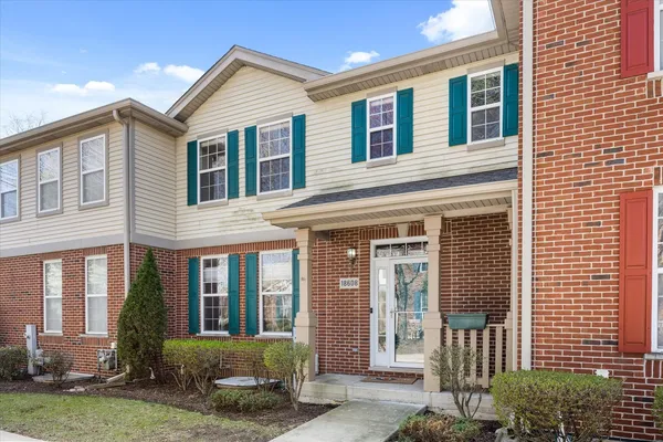 $290,000 | 18608 West Point Drive, Tinley Park, IL 60477